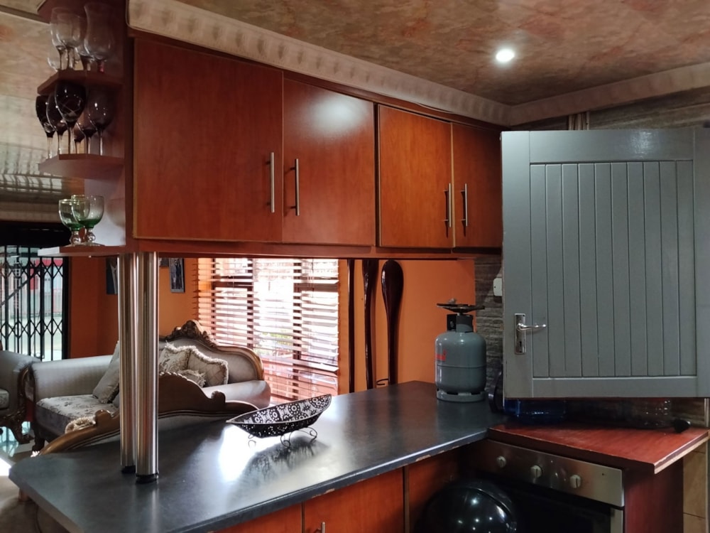 House for sale in Roodepan - 1KJ1750601 House for sale in Roodepan - 1KJ1750601
