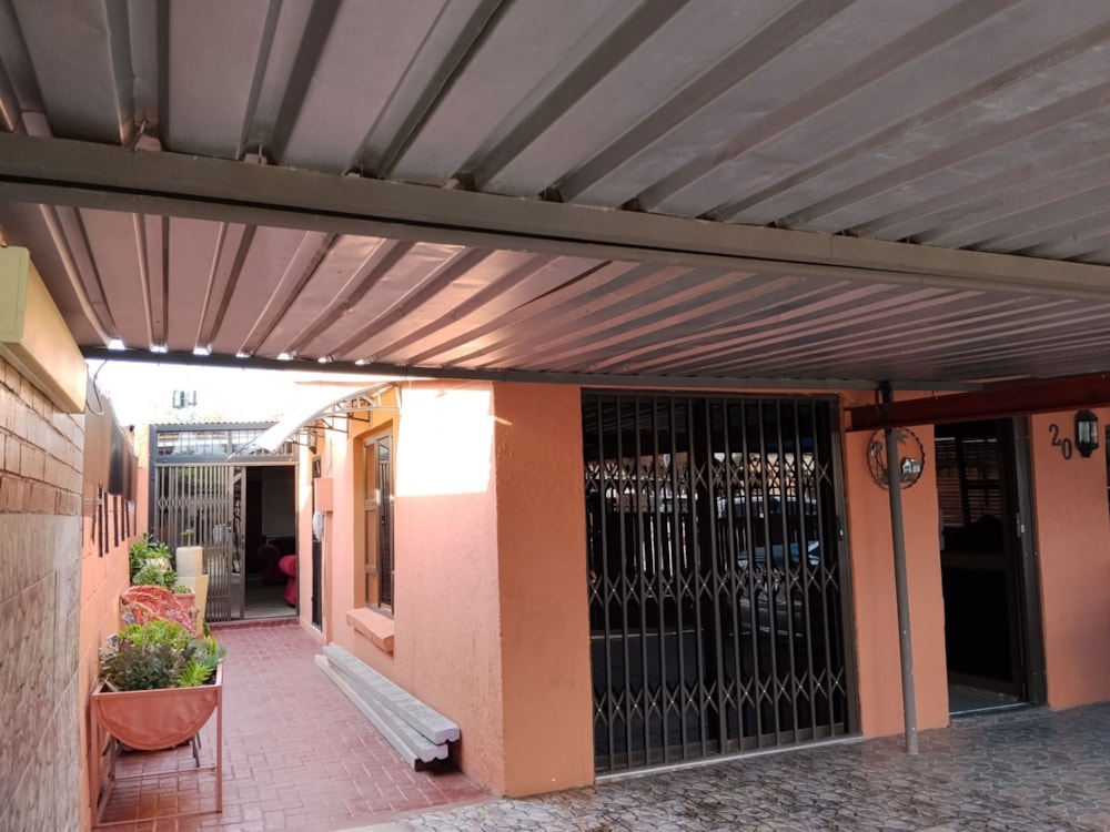 House for sale in Roodepan - 1KJ1750601 House for sale in Roodepan - 1KJ1750601