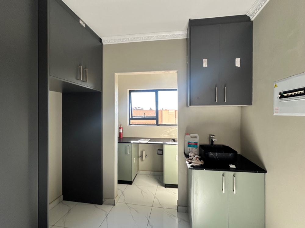 Townhouse to rent in Minerva Gardens - 1KJ1750455