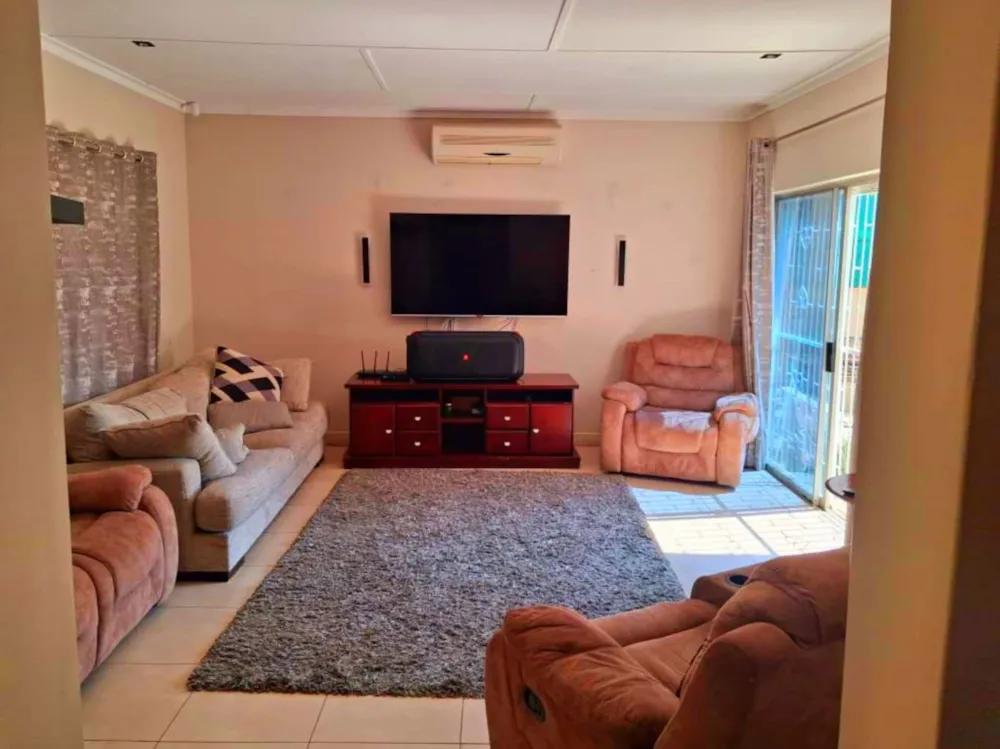 House for sale in Pioneers Park, Namibia - 3NM1750543