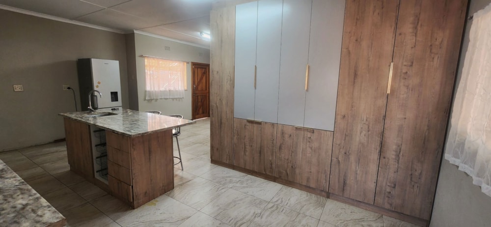 House to rent in Heuwelsig, Kimberley - 1KJ1750659 House to rent in Heuwelsig, Kimberley - 1KJ1750659
