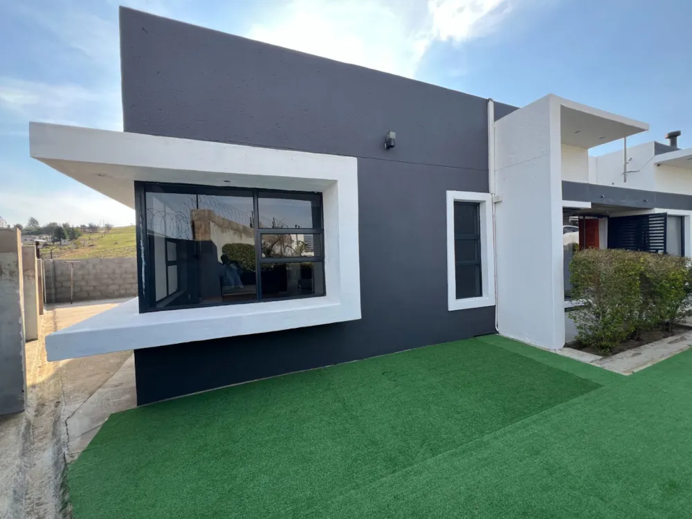 Semi-detached house for sale in Hhohho, Eswatini - 3ES1750791