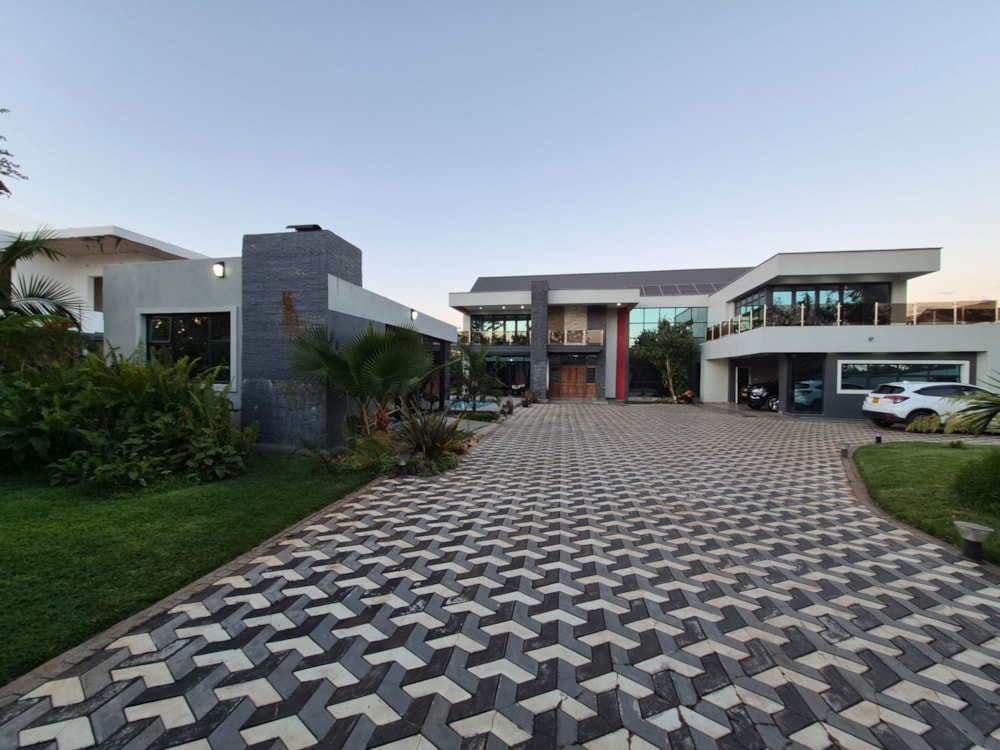 Double-storey house for sale in Mt Pleasant Heights, Zimbabwe - 3ZB1750888 Double-storey house for sale in Mt Pleasant Heights, Zimbabwe - 3ZB1750888