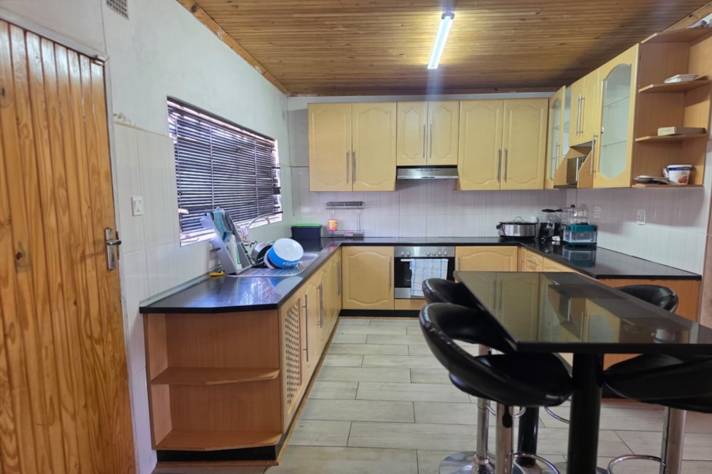House for sale in Mahatshula, Zimbabwe - 3ZB1750772 House for sale in Mahatshula, Zimbabwe - 3ZB1750772