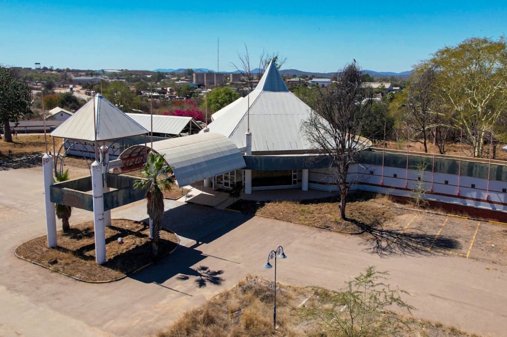 City hotel for sale in Beitbridge, Zimbabwe - 3ZB1750818 City hotel for sale in Beitbridge, Zimbabwe - 3ZB1750818