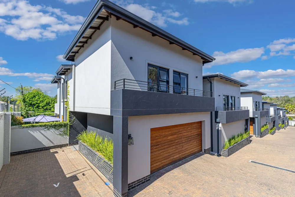 Townhouse for sale in Bryanston - HP1750883