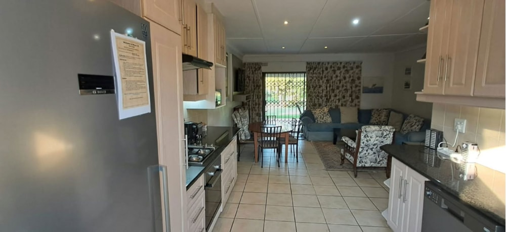 Security complex home for sale in Scottburgh - 1si1750808 Security complex home for sale in Scottburgh - 1si1750808