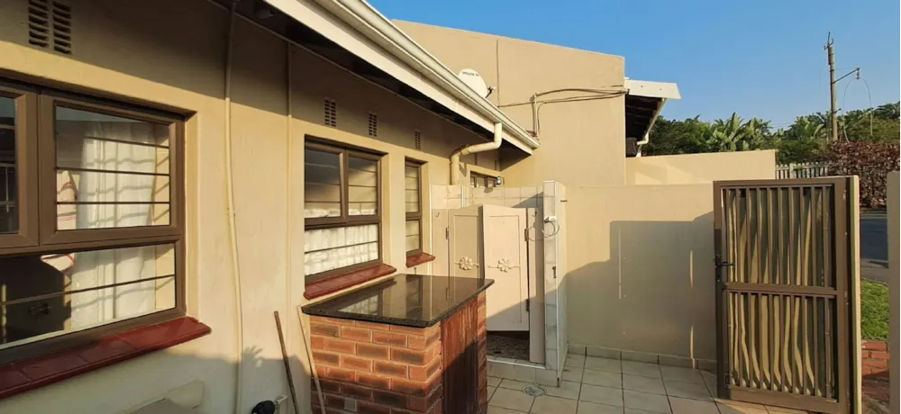 Security complex home for sale in Scottburgh - 1si1750808 Security complex home for sale in Scottburgh - 1si1750808