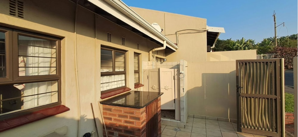 Security complex home for sale in Scottburgh - 1si1750808 Security complex home for sale in Scottburgh - 1si1750808