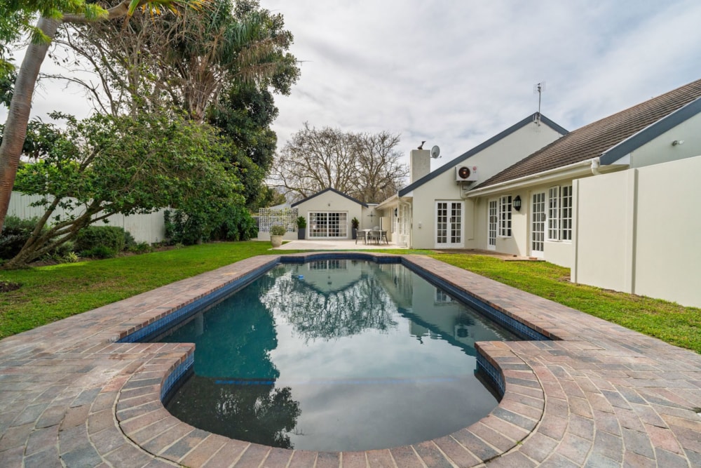 Single-storey house for sale in Constantia, Cape Town - KW1745162 Single-storey house for sale in Constantia, Cape Town - KW1745162