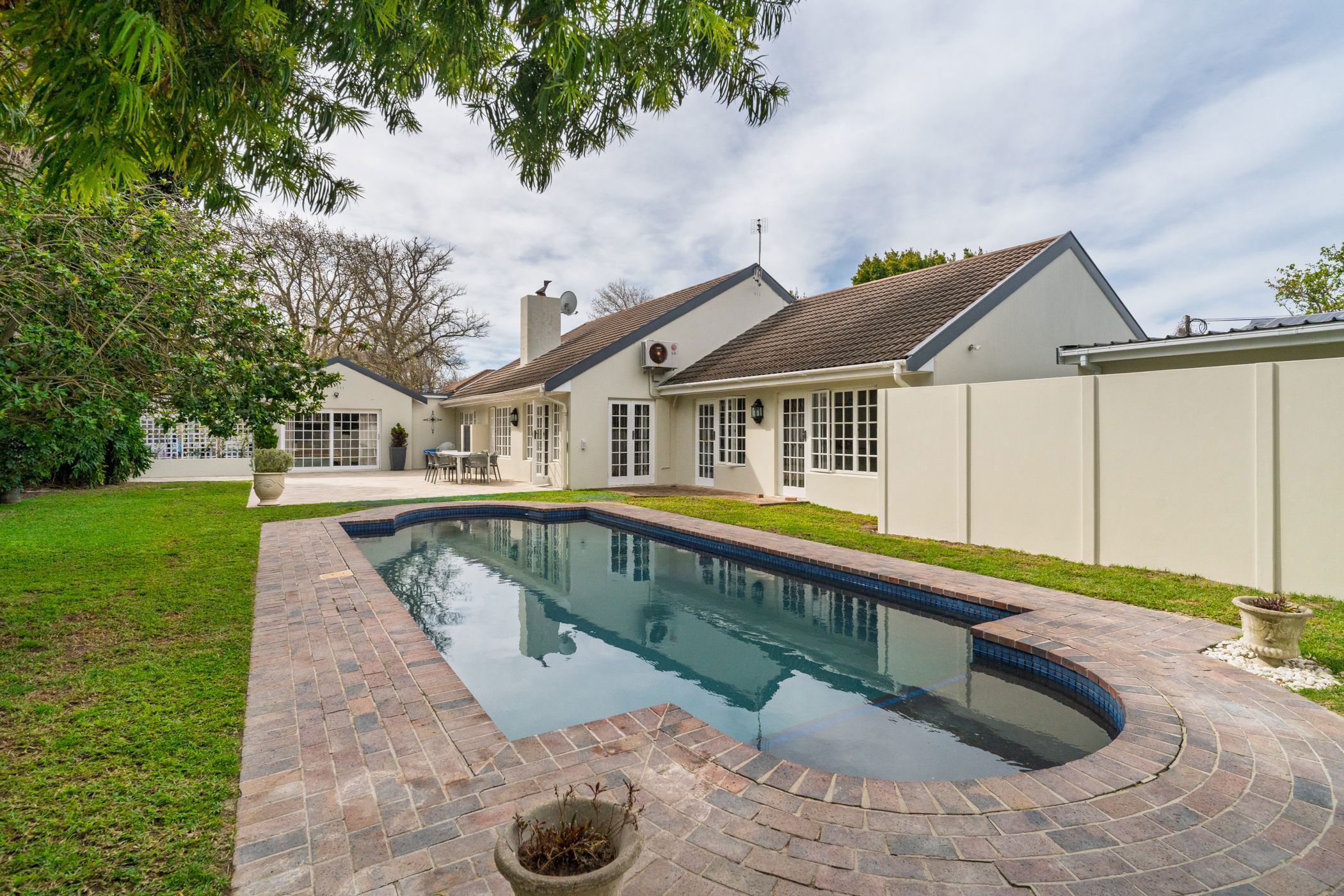 Single-storey house for sale in Constantia, Cape Town - KW1745162