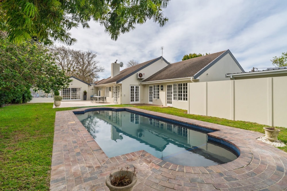 Single-storey house for sale in Constantia, Cape Town - KW1745162 Single-storey house for sale in Constantia, Cape Town - KW1745162