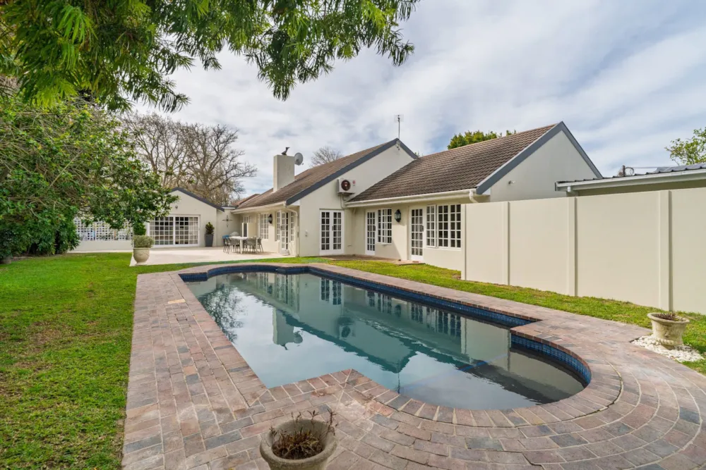 Single-storey house for sale in Constantia, Cape Town - KW1745162 Single-storey house for sale in Constantia, Cape Town - KW1745162