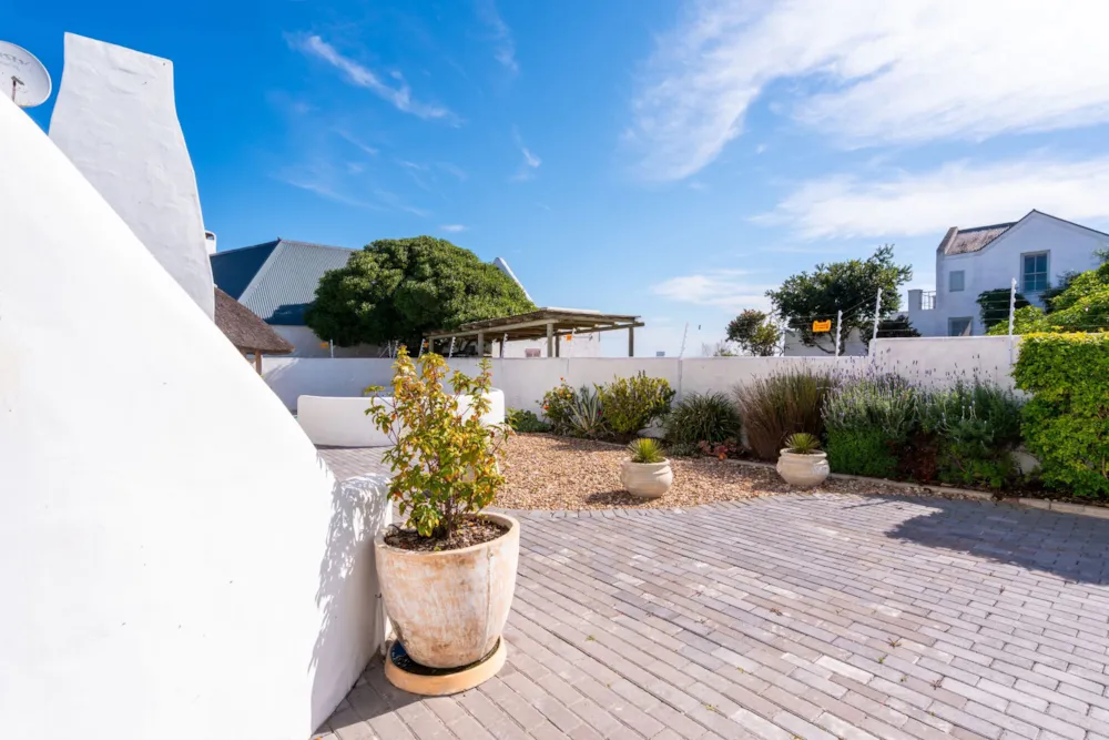 Double-storey house for sale in Bekbaai - LA1749138 Double-storey house for sale in Bekbaai - LA1749138