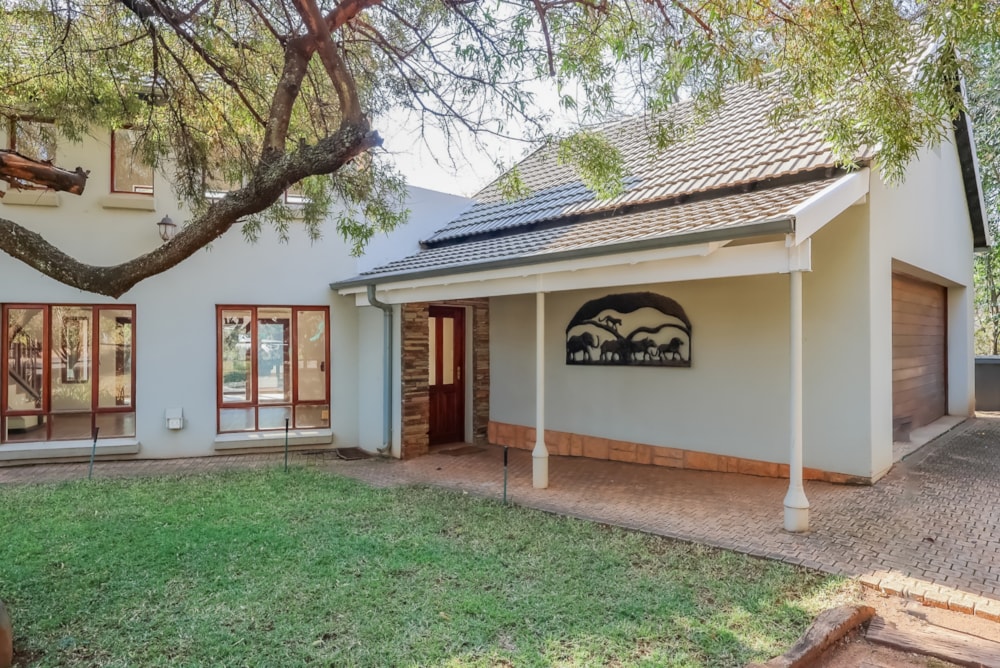 Double-storey house for sale in The Coves - 1HR1748301