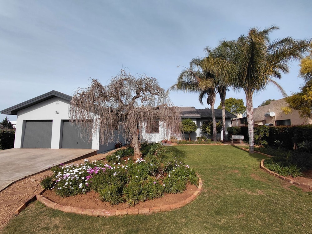 House for sale in Heidelberg, Garden Route - 1SR1750132 House for sale in Heidelberg, Garden Route - 1SR1750132