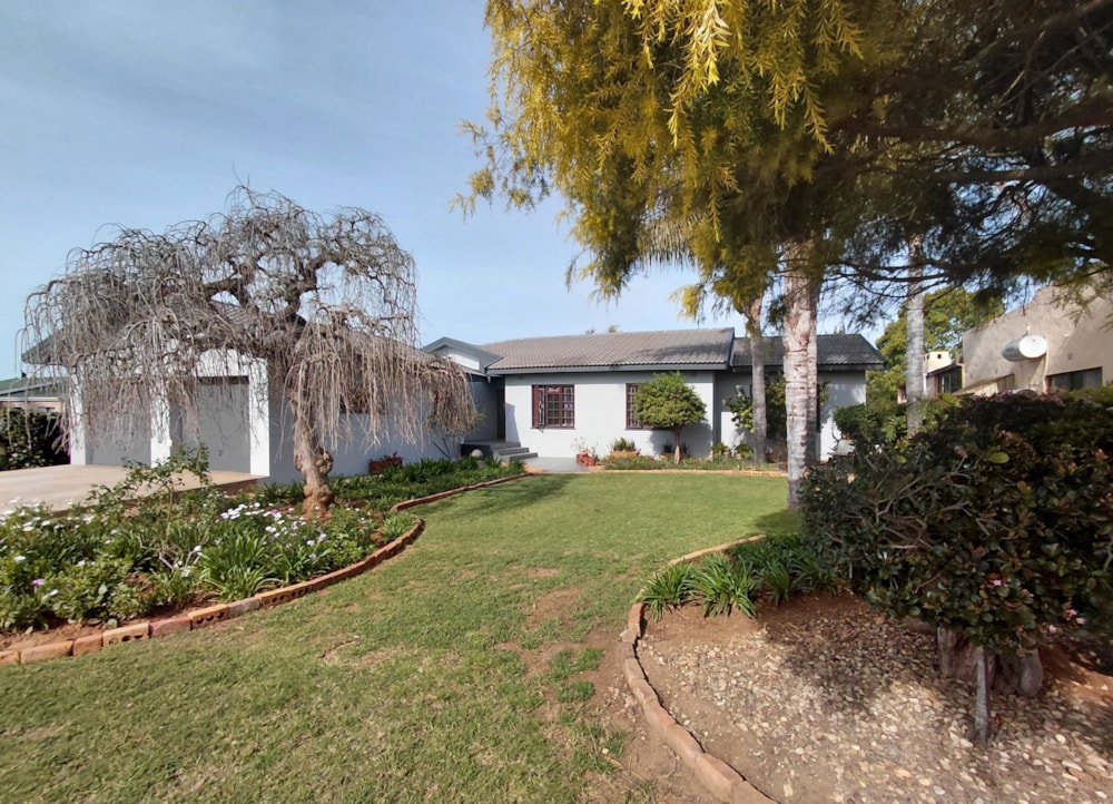 House for sale in Heidelberg, Garden Route - 1SR1750132 House for sale in Heidelberg, Garden Route - 1SR1750132