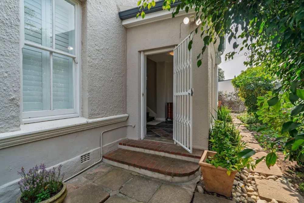 Apartment for sale in Claremont, Cape Town - KW1747837 Apartment for sale in Claremont, Cape Town - KW1747837