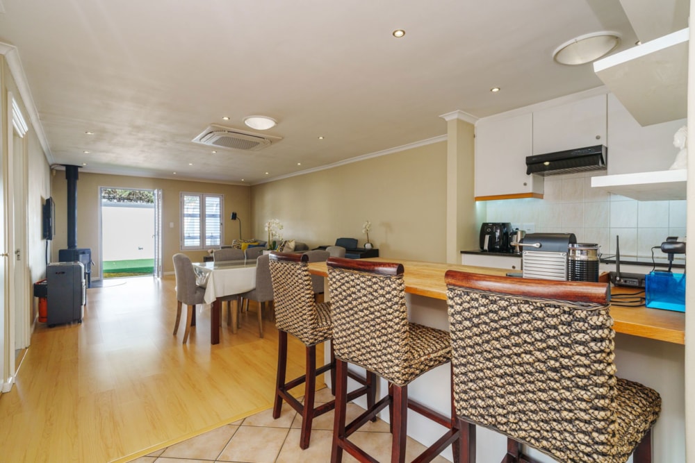 Semi-detached house for sale in Claremont, Cape Town - KW1750062 Semi-detached house for sale in Claremont, Cape Town - KW1750062