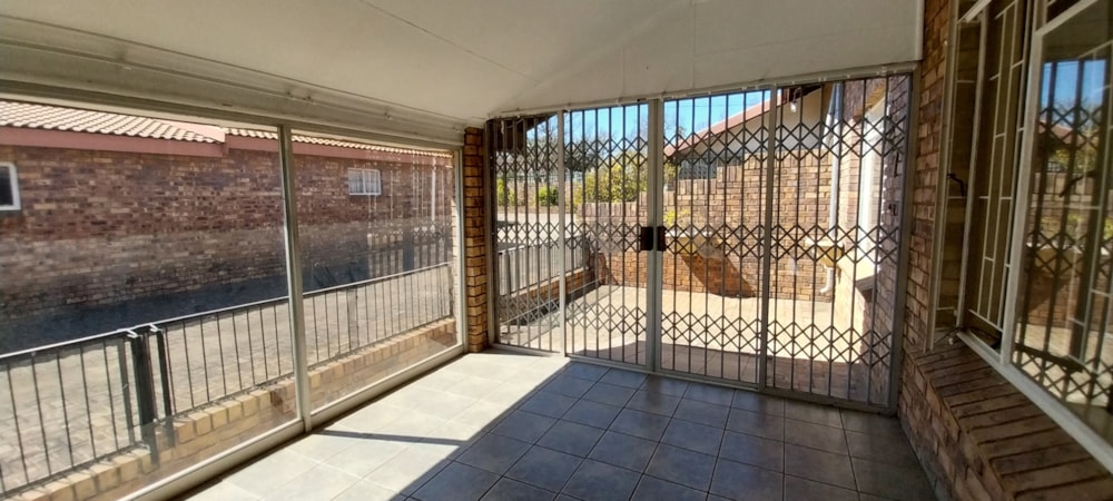 Townhouse to rent in Lydenburg (Mashishing) - 1LY1745509 Townhouse to rent in Lydenburg (Mashishing) - 1LY1745509