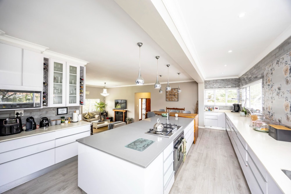 House for sale in Beacon Bay - 1EZ1748449