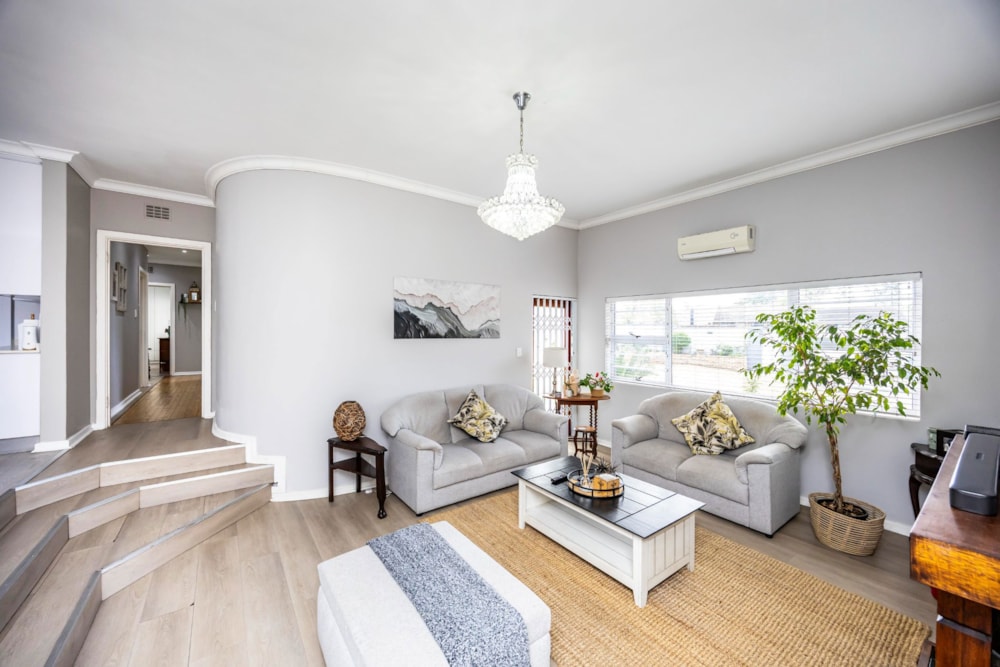 House for sale in Beacon Bay - 1EZ1748449