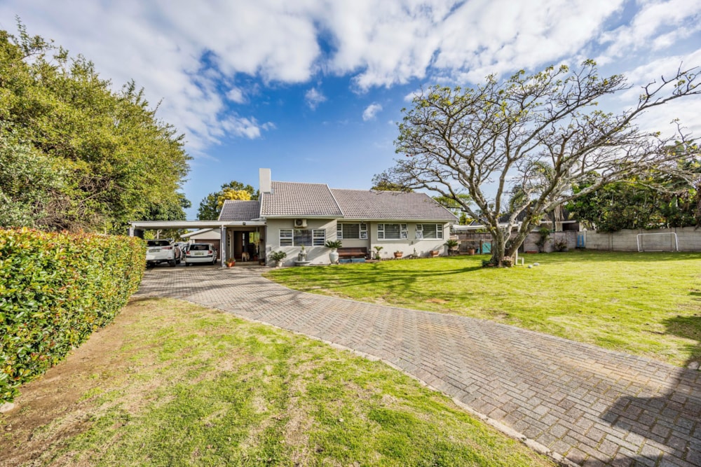 House for sale in Beacon Bay - 1EZ1748449