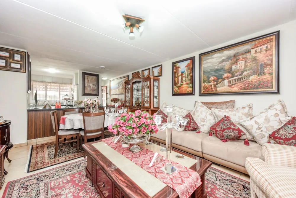 Apartment for sale in Sunninghill Gardens - FW1747535 Apartment for sale in Sunninghill Gardens - FW1747535