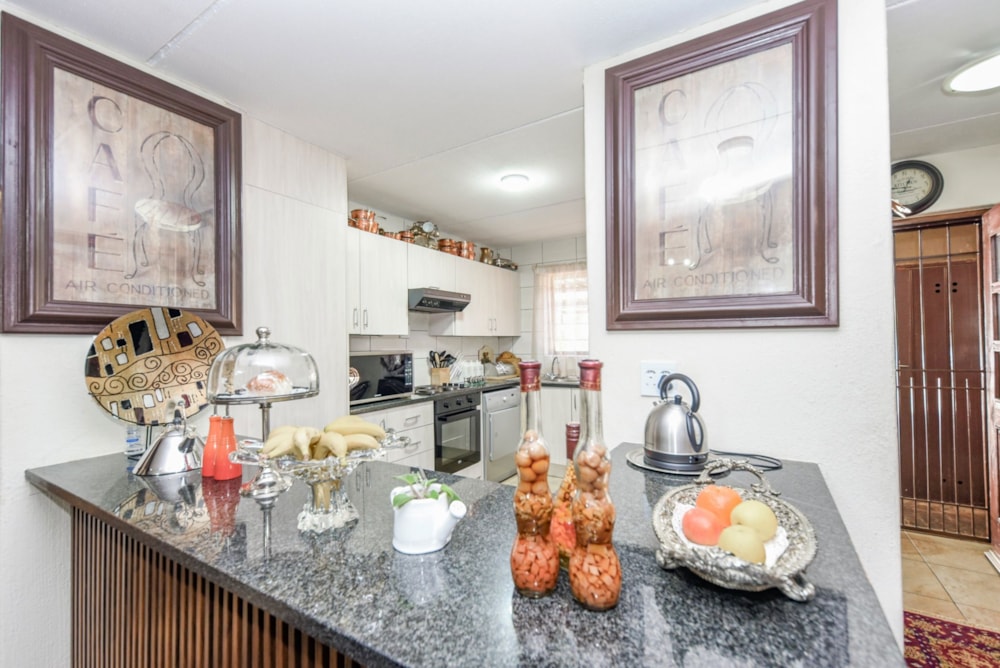 Apartment for sale in Sunninghill Gardens - FW1747535