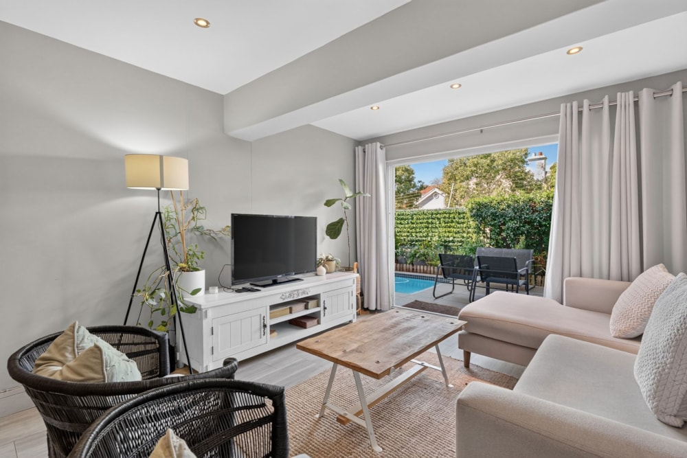 Apartment for sale in Three Anchor Bay - AS1749857