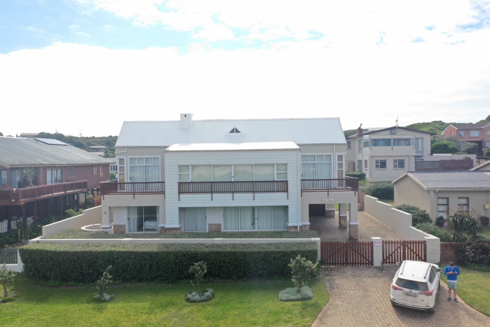 House for sale in Oyster Bay, Eastern Cape - 1SA1742475