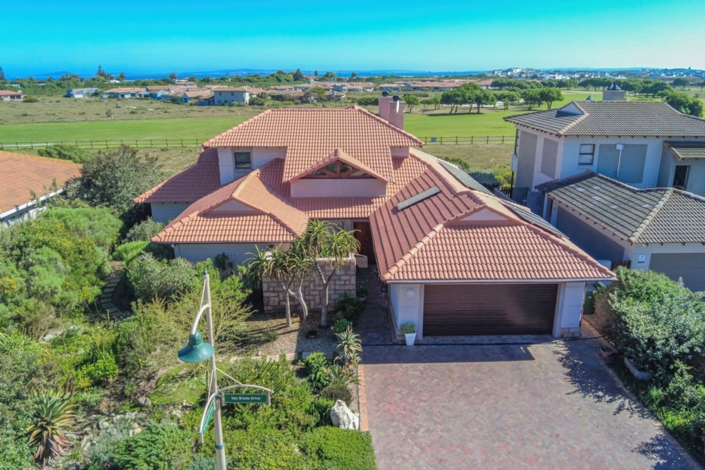 Double-storey house for sale in Langebaan - LA1750776 Double-storey house for sale in Langebaan - LA1750776