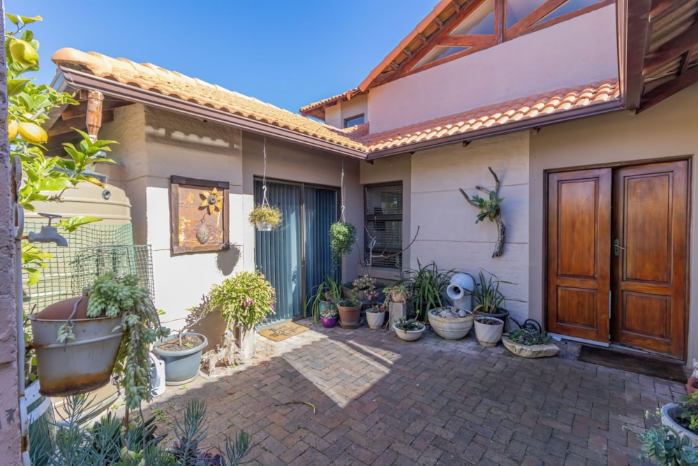 Double-storey house for sale in Langebaan - LA1750776 Double-storey house for sale in Langebaan - LA1750776