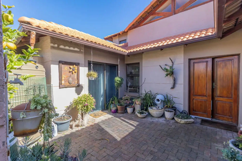 Double-storey house for sale in Langebaan Country Estate - LA1750776 Double-storey house for sale in Langebaan Country Estate - LA1750776