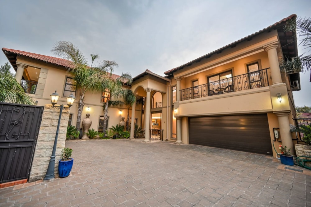 Townhouse for sale in Kiepersol, Bloemfontein - 1BX1749151 Townhouse for sale in Kiepersol, Bloemfontein - 1BX1749151