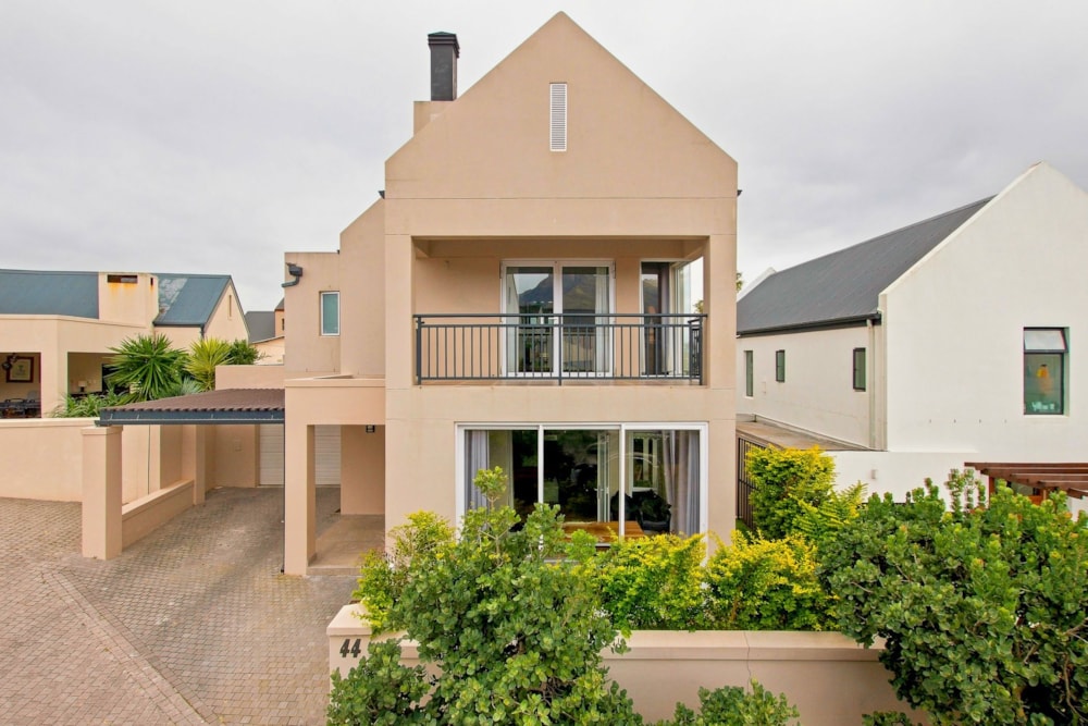 Security estate home for sale in Aan de Weber - ST1748942 Security estate home for sale in Aan de Weber - ST1748942