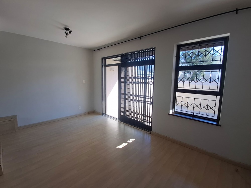 Townhouse to rent in Wynberg, Cape Town - RBL1750072 Townhouse to rent in Wynberg, Cape Town - RBL1750072