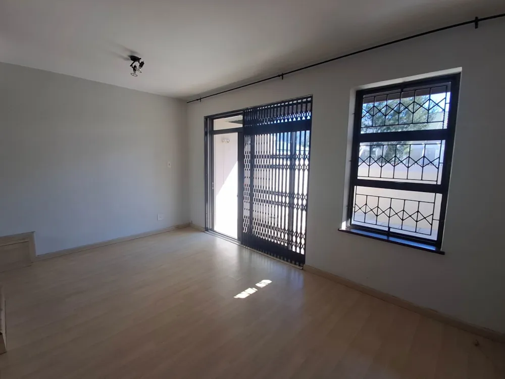 Townhouse let in Wynberg, Cape Town - RBL1750072 Townhouse let in Wynberg, Cape Town - RBL1750072