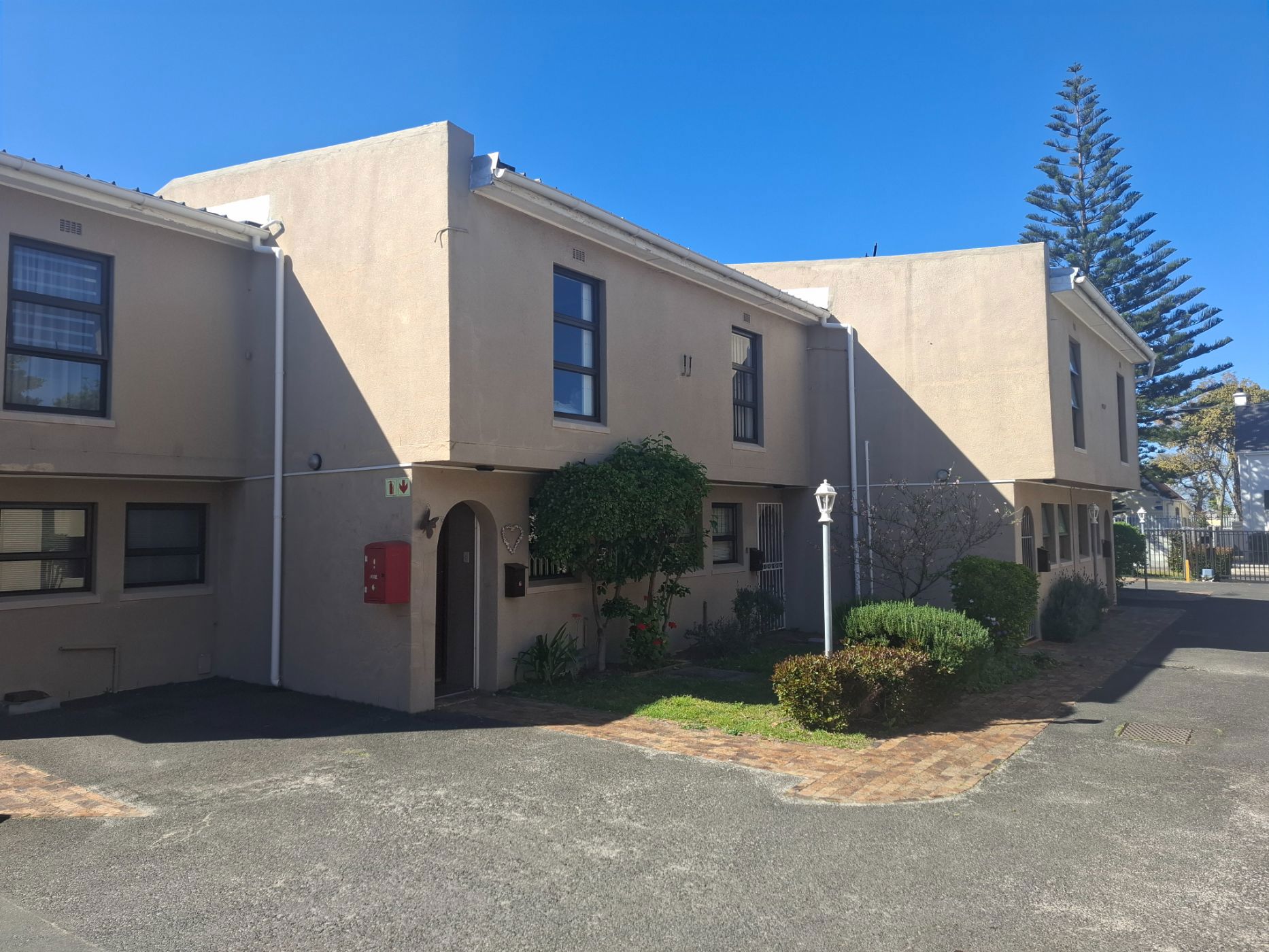 Townhouse to rent in Wynberg, Cape Town - RBL1750072
