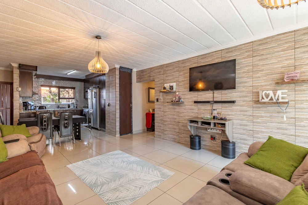 Townhouse for sale in Lakefield - EN1749457 Townhouse for sale in Lakefield - EN1749457