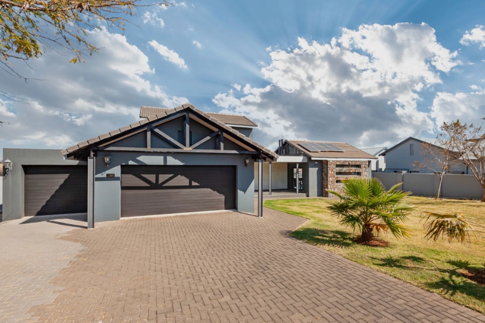 Double-storey house for sale in Copperleaf - 1CU1747884 Double-storey house for sale in Copperleaf - 1CU1747884