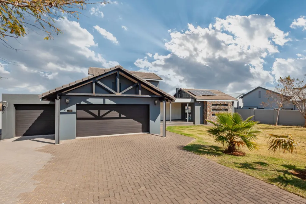Double-storey house for sale in Copperleaf - 1CU1747884 Double-storey house for sale in Copperleaf - 1CU1747884