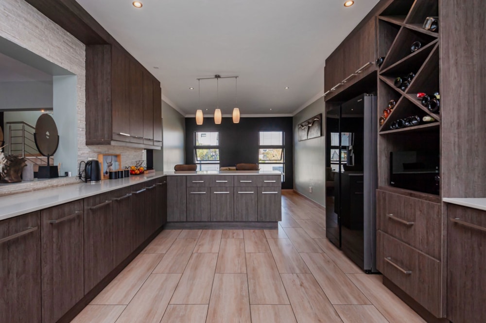 Double-storey house for sale in Copperleaf - 1CU1747884 Double-storey house for sale in Copperleaf - 1CU1747884