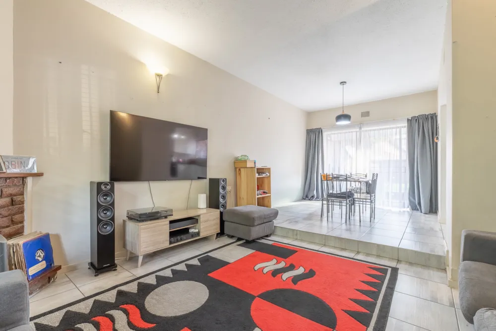 Townhouse for sale in Farrarmere - EN1753005