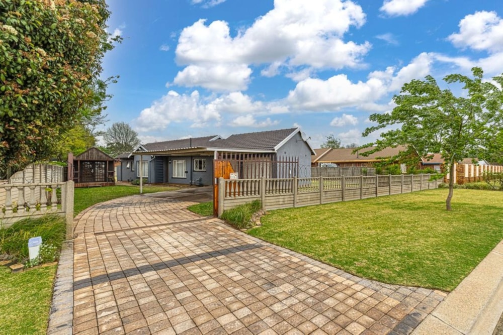 House for sale in Crystal Park - EN1750052 House for sale in Crystal Park - EN1750052