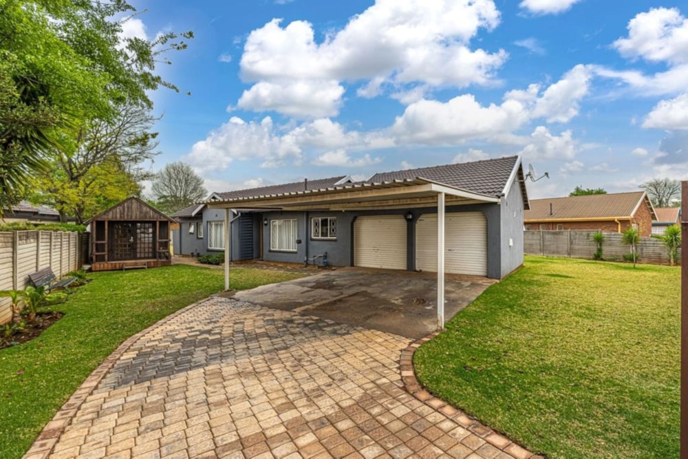 House for sale in Crystal Park - EN1750052 House for sale in Crystal Park - EN1750052