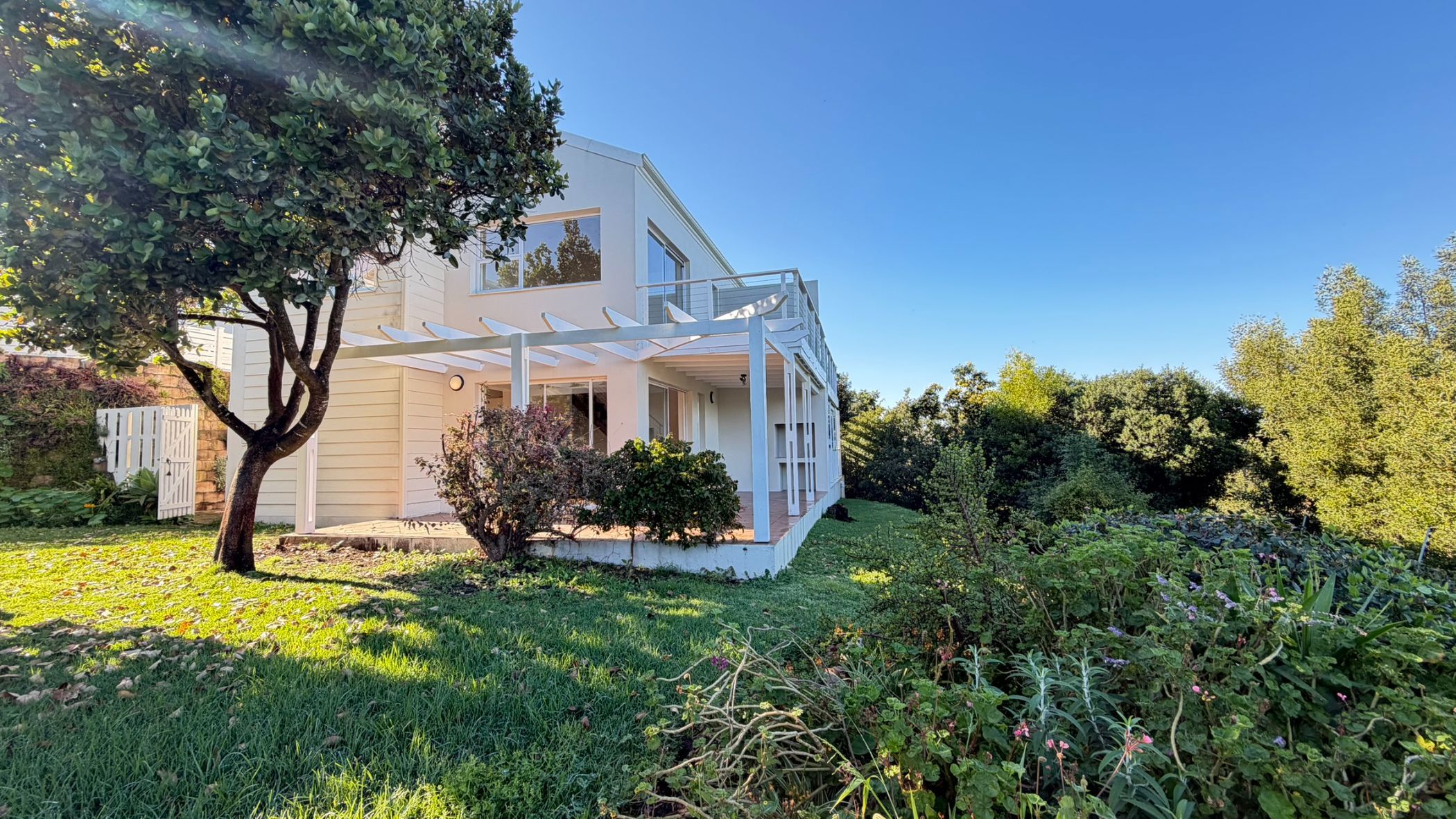 Apartment to rent in Knysna Central - 1KG1752421