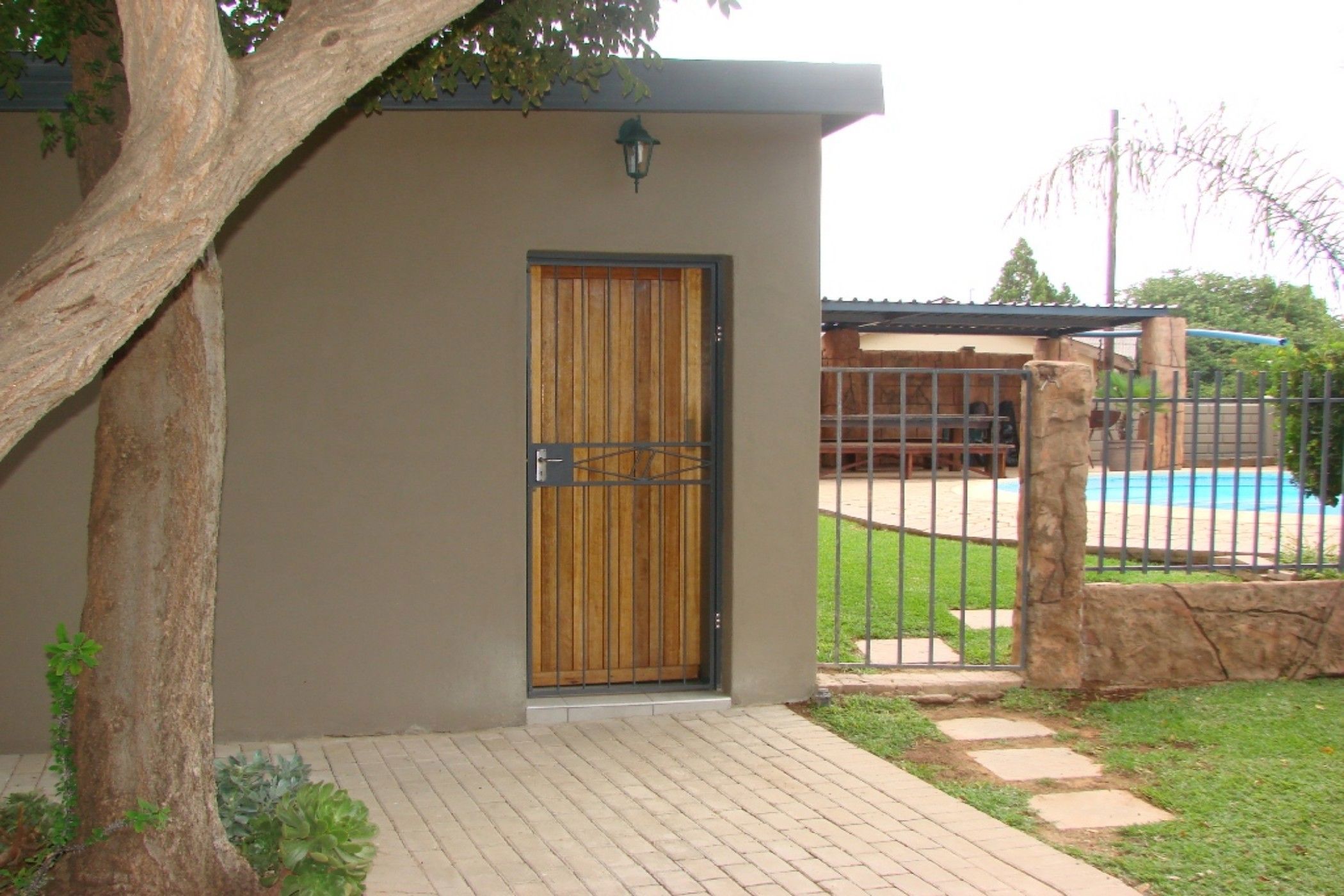 Apartment to rent in Rhodesdene - 1KJ1751094