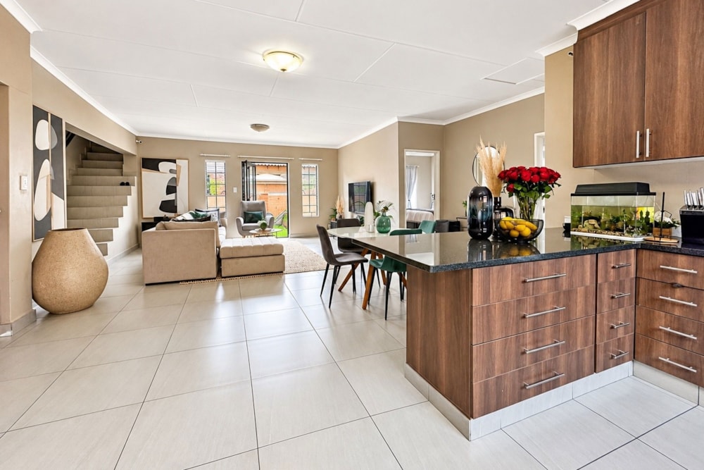 Townhouse for sale in John Vorster Park - 1EM1752863 Townhouse for sale in John Vorster Park - 1EM1752863