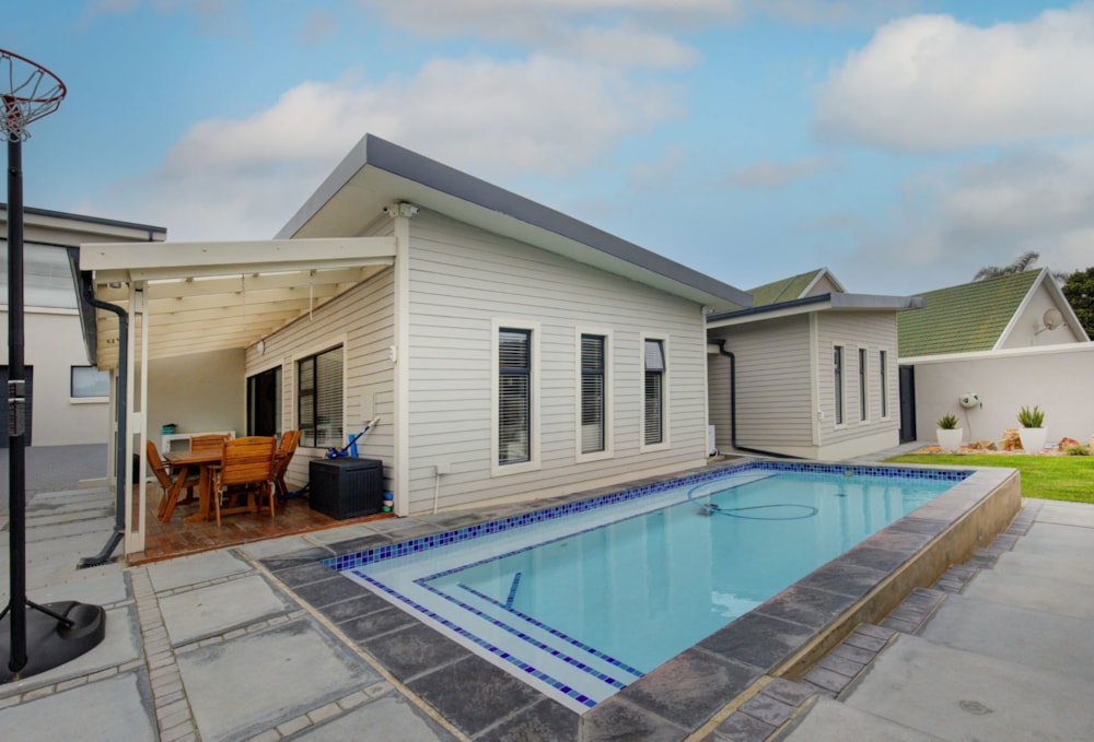 House for sale in Mossel Bay Central - 1MB1753557
